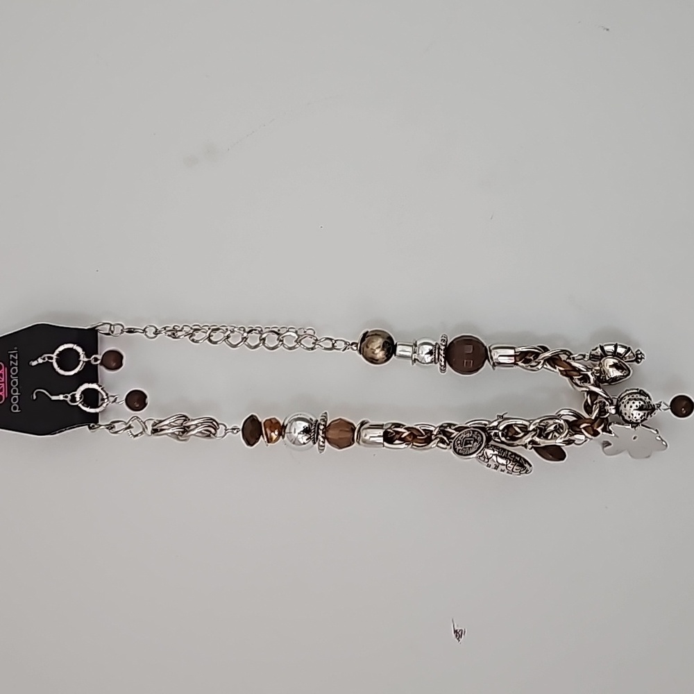 Necklace earrings